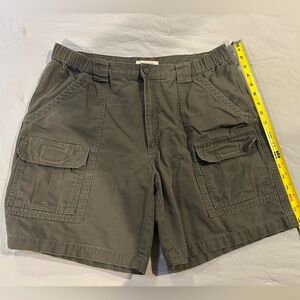 Savane Men's Olive Cargo Shorts size 36